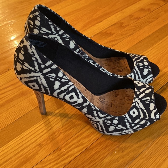 Printed Heels - Size 11 - Picture 4 of 5